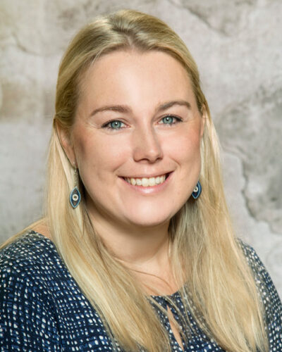 Bettina Eisl, Bed