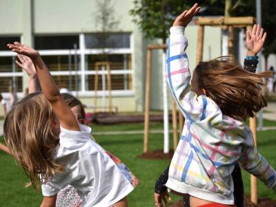 Spiel & Spaß auf unserem neuen Schulhof!