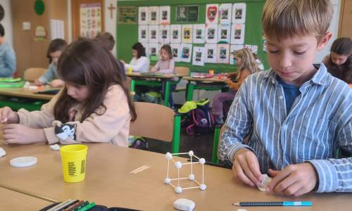 Aus dem Schulalltag – geometrische Körper entdecken